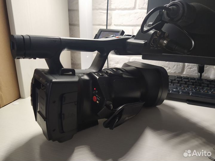 Профессиональная видеокамера Panasonic AG-AC90EN