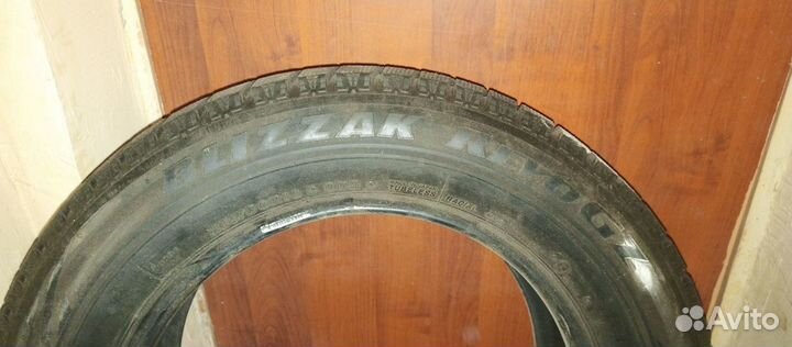 Bridgestone Blizzak Revo GZ 215/60 R16