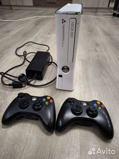 Xbox 360s+2 джойстика беспроводных