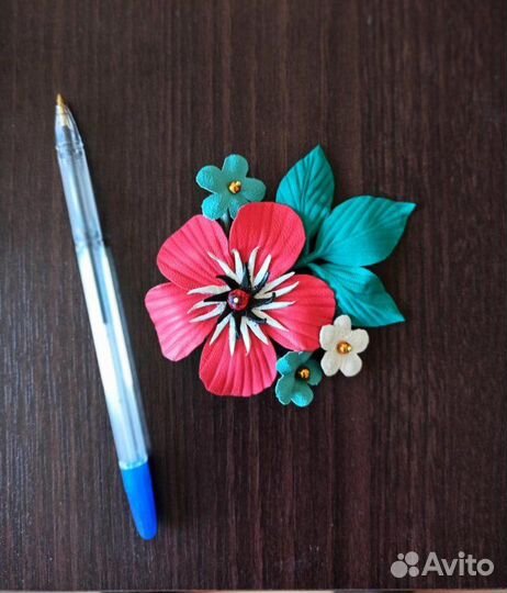 Брошечка из кожи