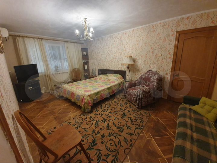 Комната 20 м² в 1-к., 1/2 эт.