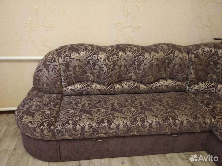 Большой угловой диван