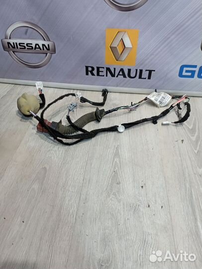 Проводка двери коса Renault duster Лев