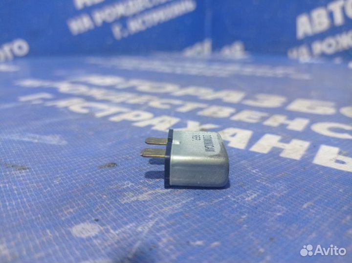 Предохранитель Audi A6C5 седан 2001