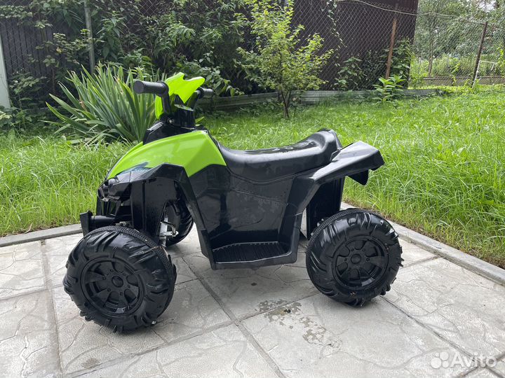 Детский квадроцикл на аккумуляторе