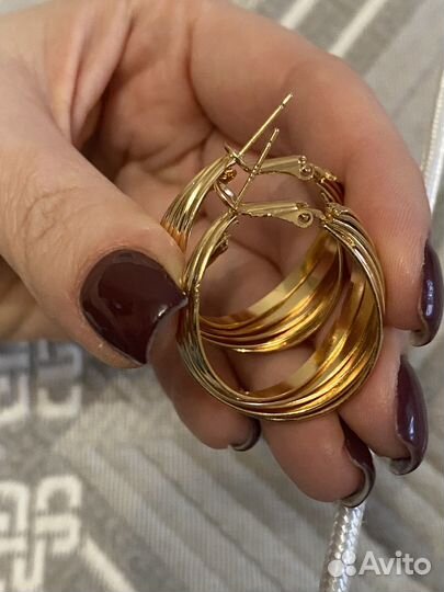 Красивые серьги много