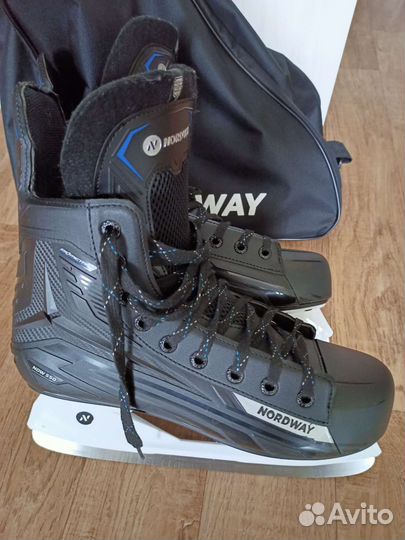 Коньки хоккейные