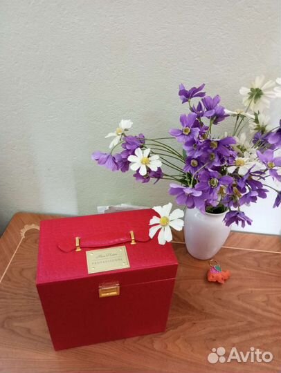 Сундук для косметики