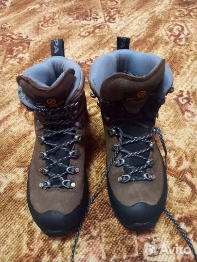 Горные ботинки