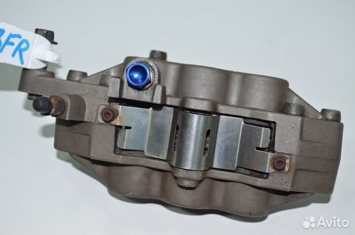 Суппорт передний правый Kawasaki ZX-9R ZX900E