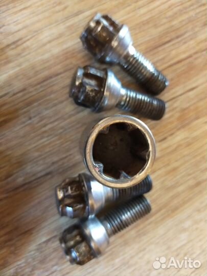 Болты автомобильные на колеса 12х1,5 HD