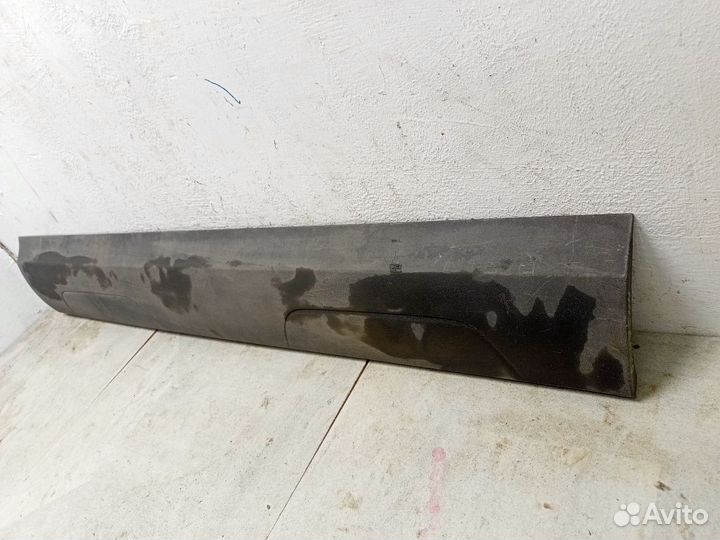 Накладка двери передней правой