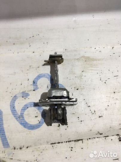 Ограничитель двери LADA kalina 2 1.6 ат универсал