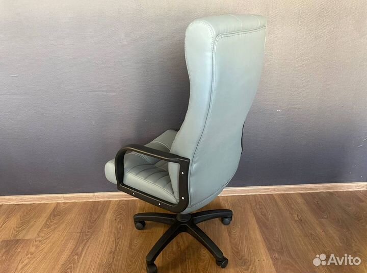 Офисное кресло новое