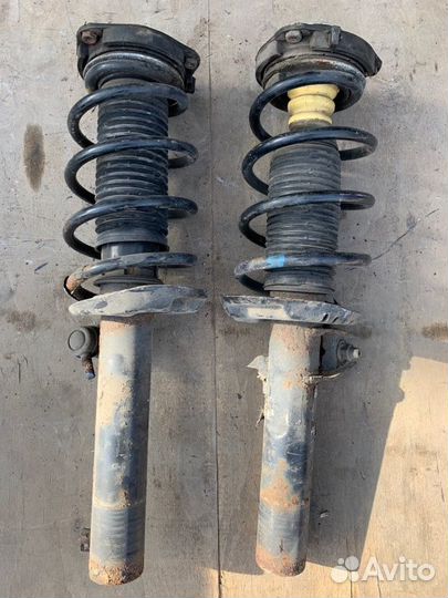 Стойка подвески передняя Volkswagen Jetta 5 1.4