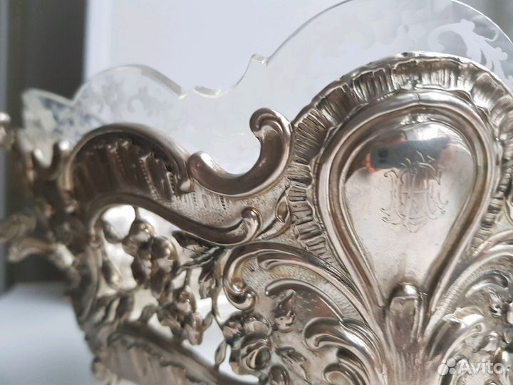 Серебряная ваза