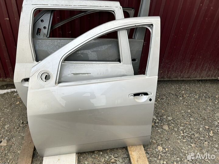Дверь передняя левая рено логан1