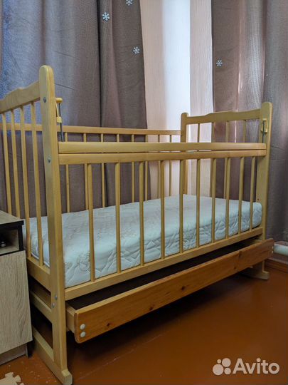 Детская кроватка маятник