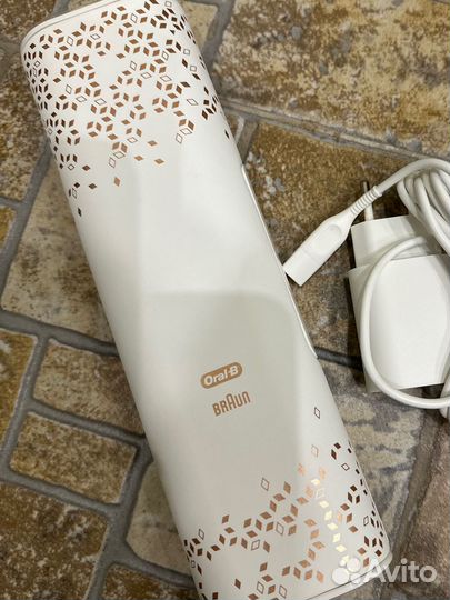 Зарядный чехол для зубных щеток Oral-B Rose Gold