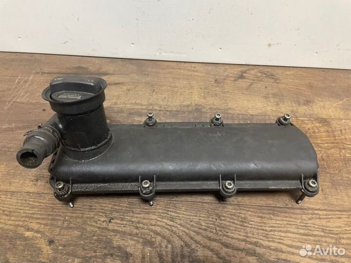 Клапанная крышка Volkswagen Jetta5 седан BSE 2008