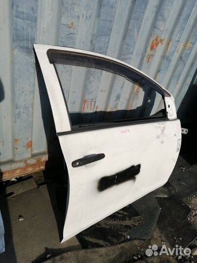 Дверь передняя правая Toyota Belta KSP92