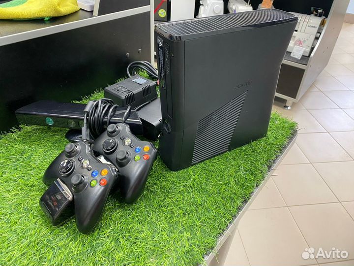 Игровая приставка Microsoft Xbox 360 S 250 гб