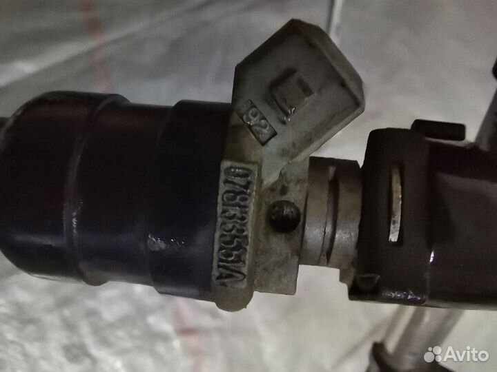 Топливная рампа с форсунками Ауди с4 2,8л