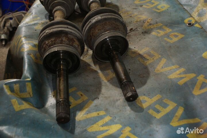 Передняя полуось Nissan Terrano 1