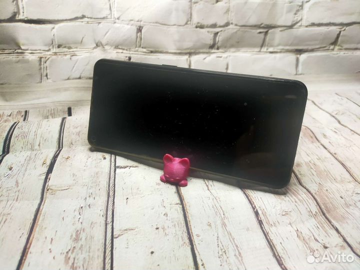 Брелок-подставка для телефона