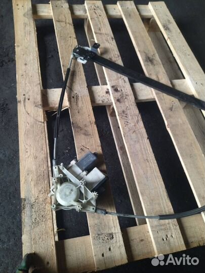 Моторчик стеклоподъемника передний правый DAF