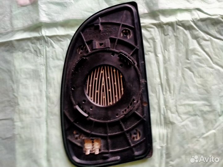 Элемент зеркальный левый Hyundai Getz