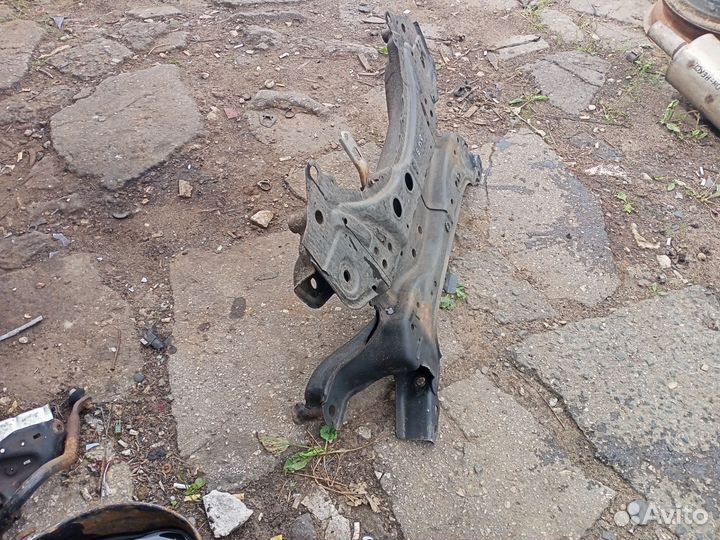 Подрамник передний toyota corolla e150