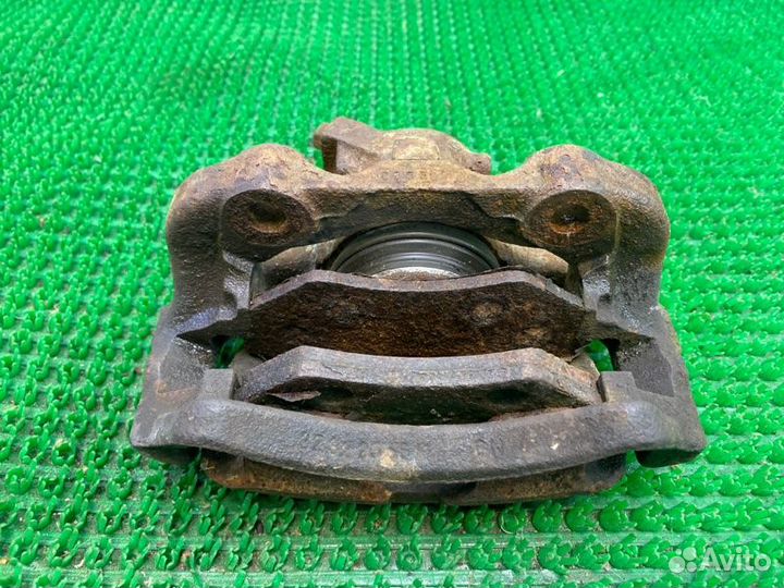 Суппорт передний левый Volkswagen Passat B3 PF