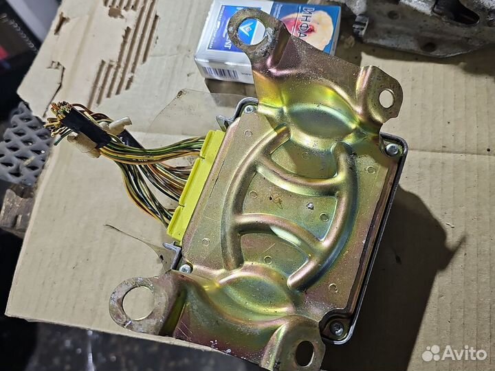 Блок управления AirBag Toyota Corolla E150