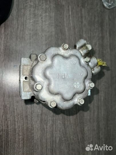 Компрессор кондиционера Renault logan