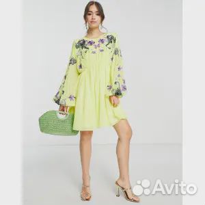 Желтое платье мини с объемными рукавами и лифом с