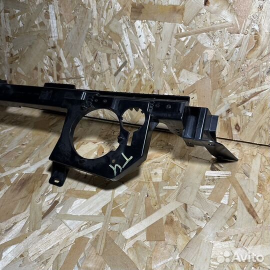 Range Rover 4 Кронштейн полки багажника правый