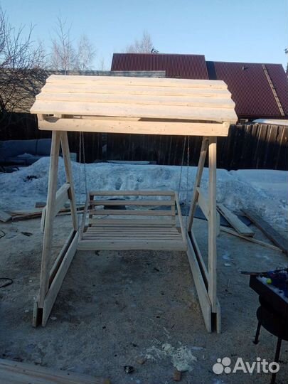 Садовые качели из дерева