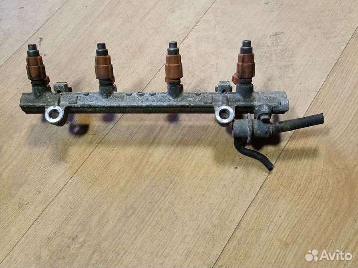 Топливная рампа с форсунками Lancer9 4G18