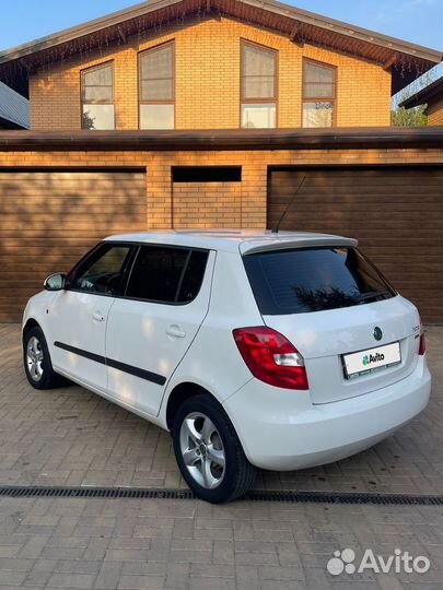 Skoda Fabia 1.6 МТ, 2011, 75 500 км
