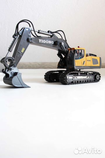 Экскаватор игрушка