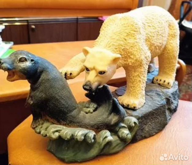 Статуэтка белый медведь