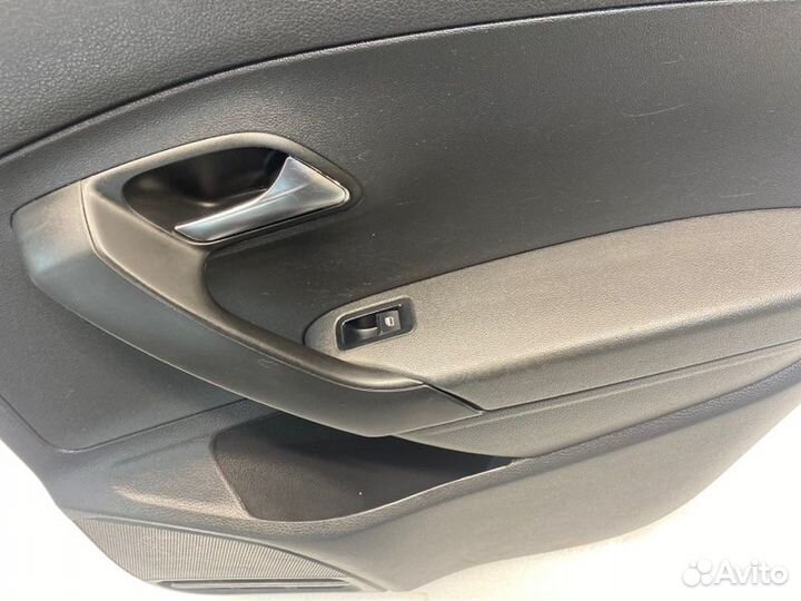 Обшивка двери задняя правая Volkswagen Polo седан