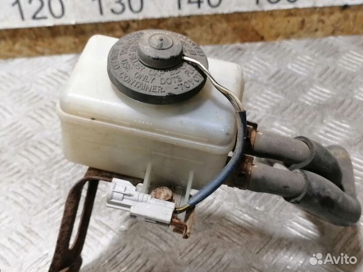 Бачок главного тормозного цилиндра Lexus Rx 1998 2