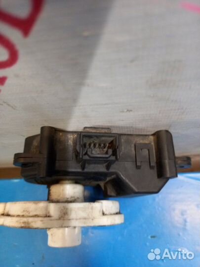 Сервопривод заслонки печки Toyota Land Cruiser