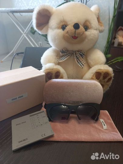 Солнцезащитные очки miu miu