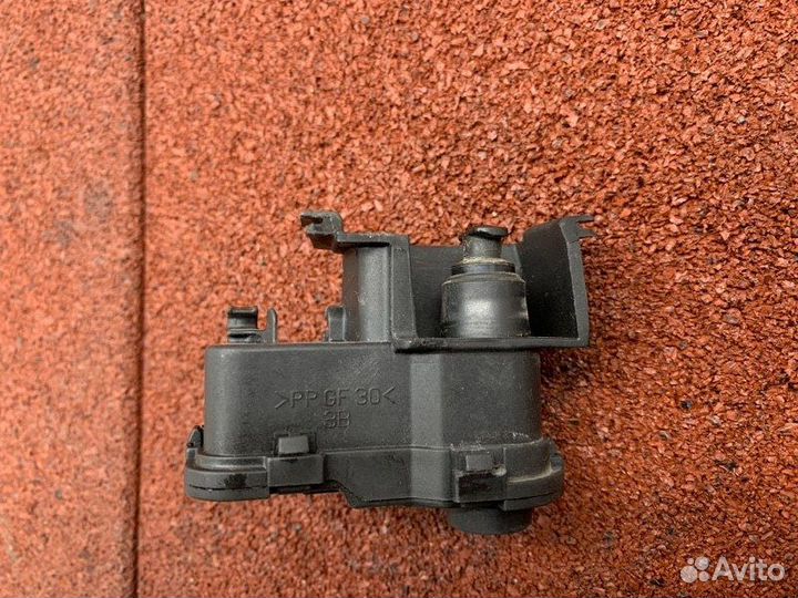 Активатор лючка бензобака Skoda Octavia A7