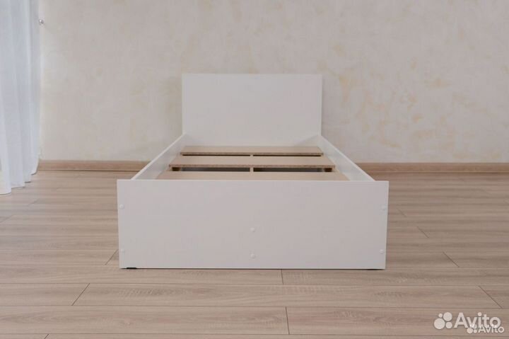 Кровать односпальная с матрасом белая Милена