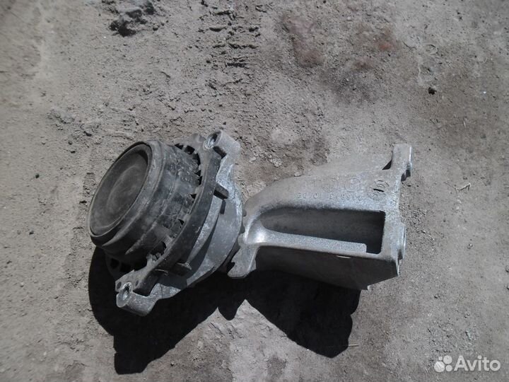 Правая опора двигателя бмв 3 серия 2014 год F 30