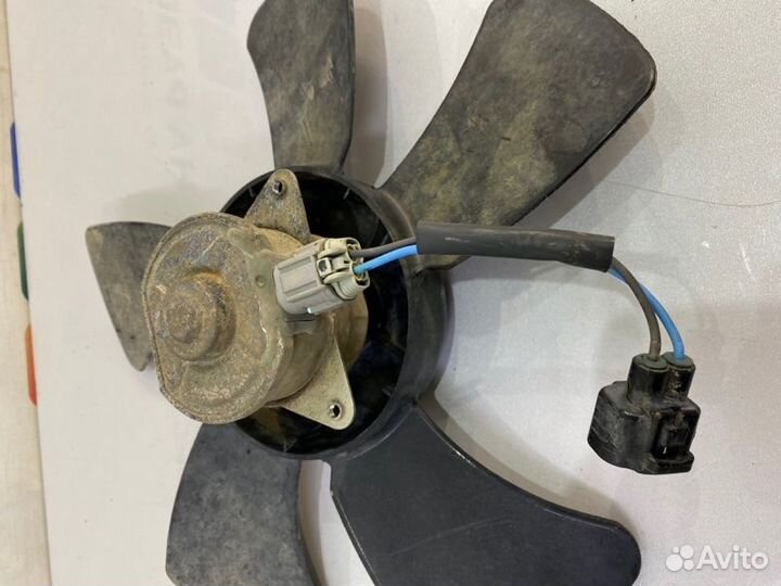 Вентилятор радиатора левый Mitsubishi Outlander